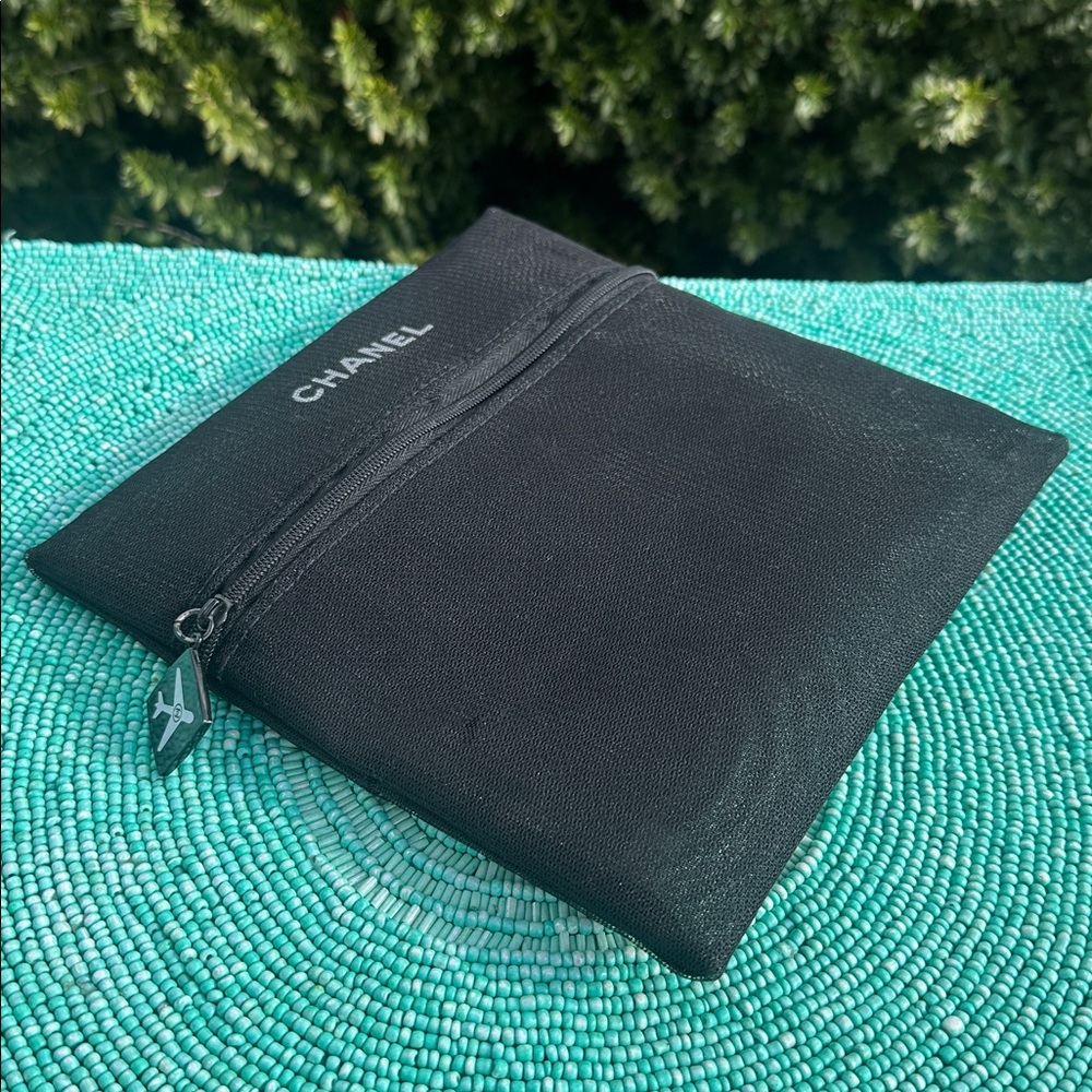CHANEL Black Mesh Zipper travel Pouch-limited edition-used-good condition. - Picture 17 of 17